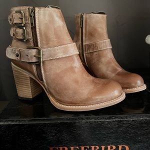 Freebird Bolo Taupe size 9